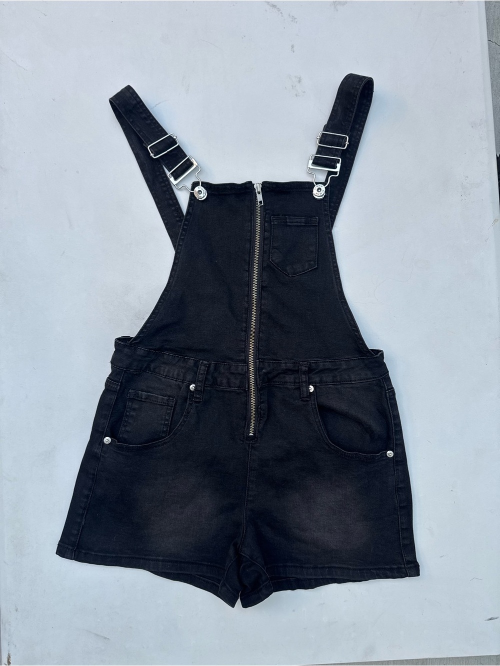 Hot Topic Black Denim Overall Romper Shorts Juniors M Zip Pockets Adjustable